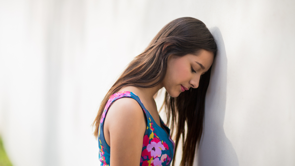 Non è solo tristezza: quando l’estate accentua la depressione